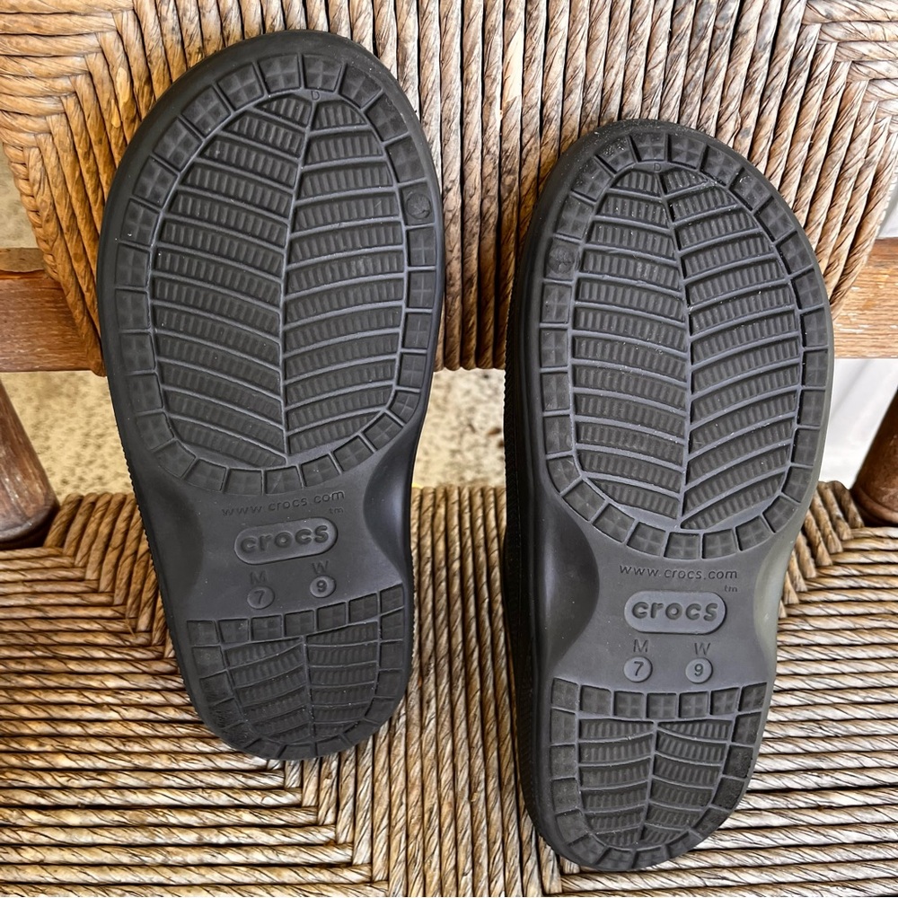 iconic crocs black slip on size 7 men. Size 9 women - Picture 5 of 5